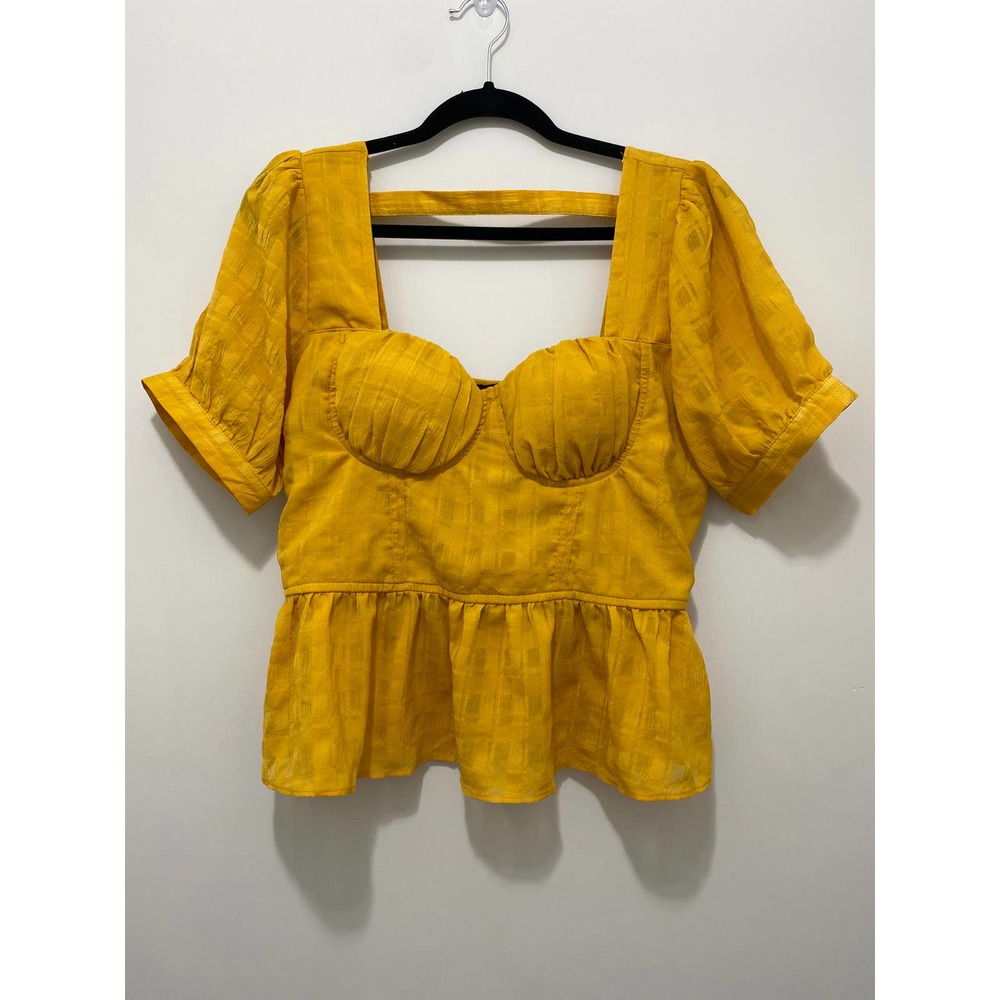 $10!!! Haute Monde Milkmaid Style Top w/ Peplum